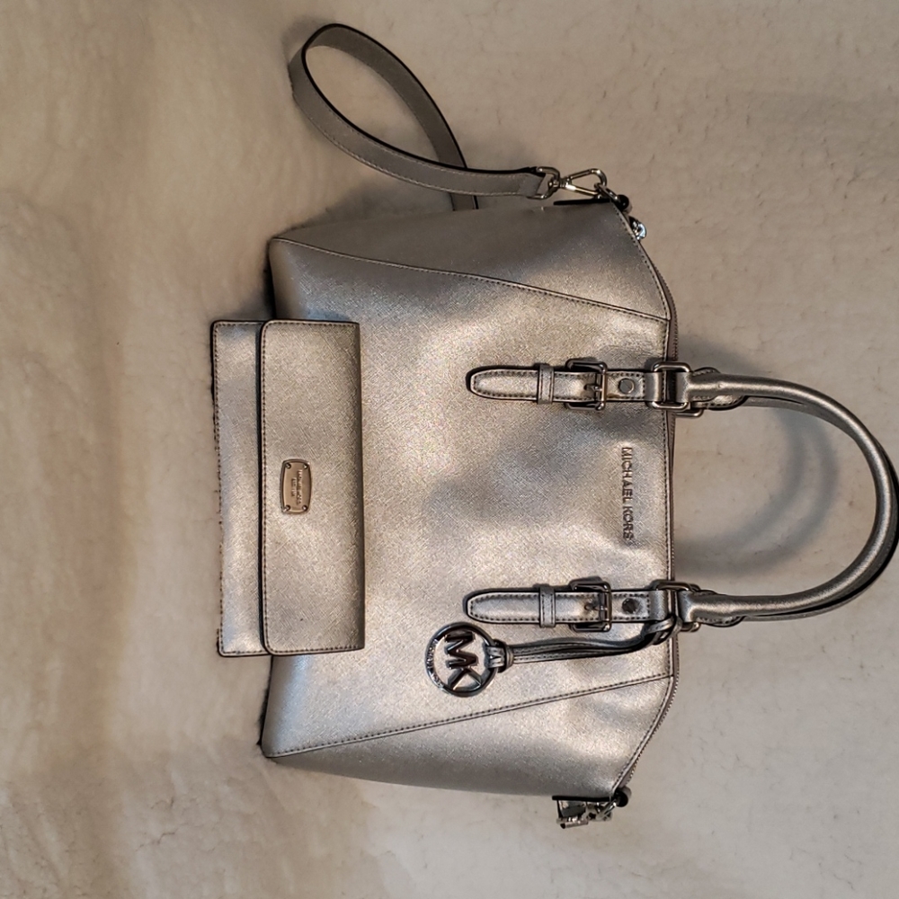 Michael Kors purse and wallet set
